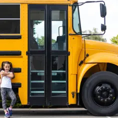Gdzie zatrzymać autobus szkolny? Zasady i bezpieczeństwo
