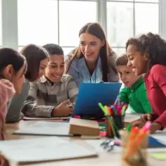 Ile wynosi etat pedagoga szkolnego i jak wpływa na zatrudnienie?